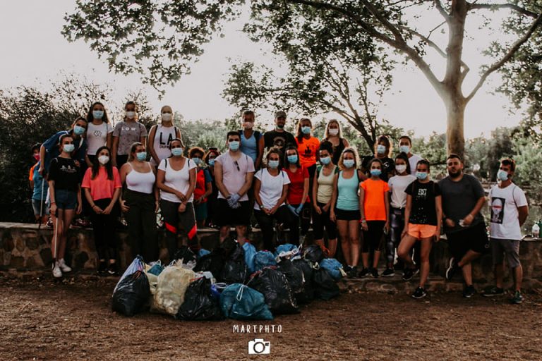 El ejemplo alentador de los jóvenes que limpian  Puertollano