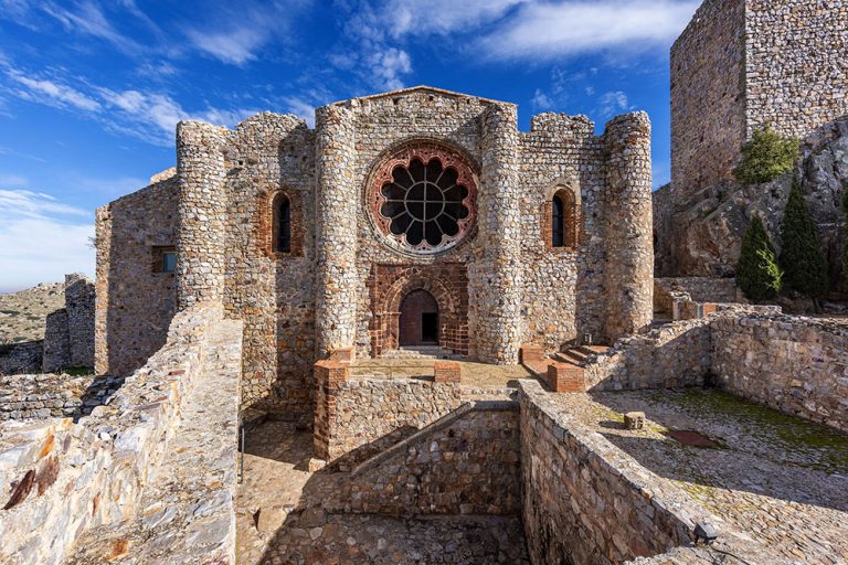 El Gobierno de Castilla-La Mancha busca captar fondos europeos para relanzar el uso turístico del Castillo de Calatrava la Nueva