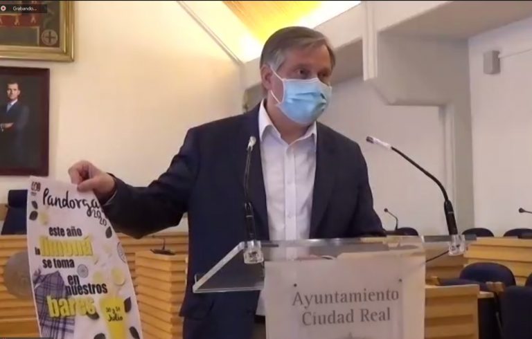 Cañizares responde que no son las redes sociales las que “intoxican y confunden” y achaca la controversia generada por la Pandorga al equipo de Gobierno