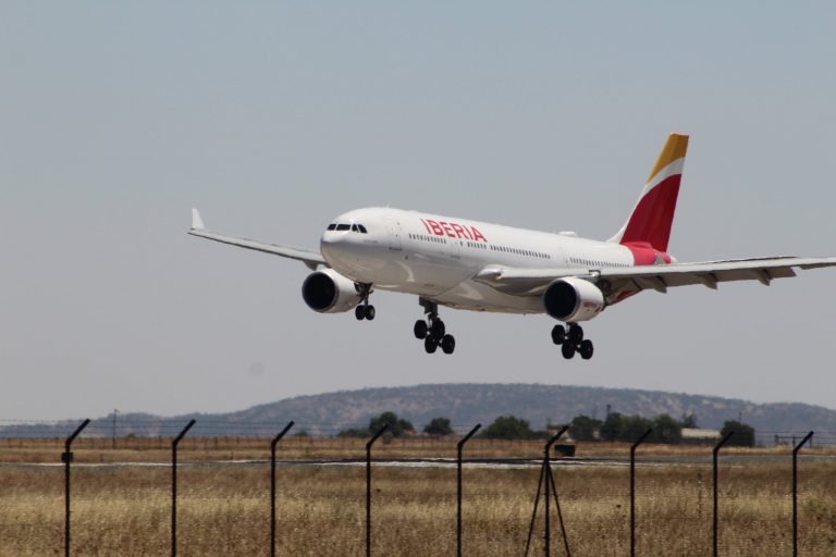 Llega el primer vuelo de Iberia al Aeropuerto de Ciudad Real