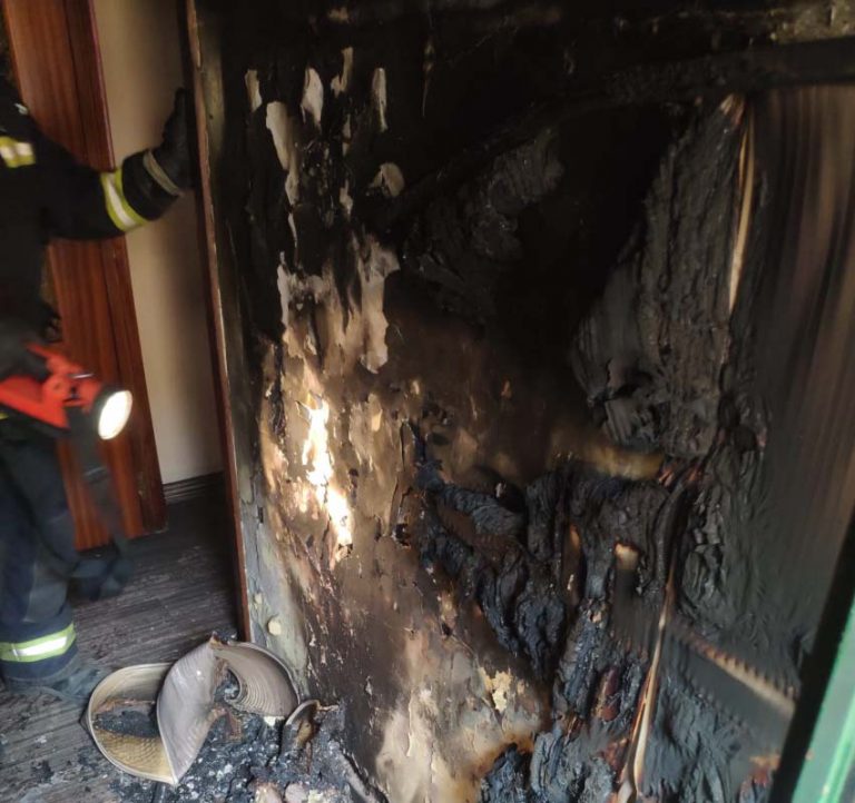 Un incendio causa importantes daños en una vivienda de Puertollano