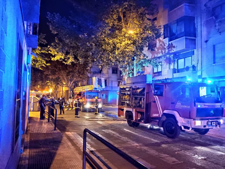 Puertollano: Herida una mujer en el incendio que ha obligado a evacuar un bloque en calle Ancha