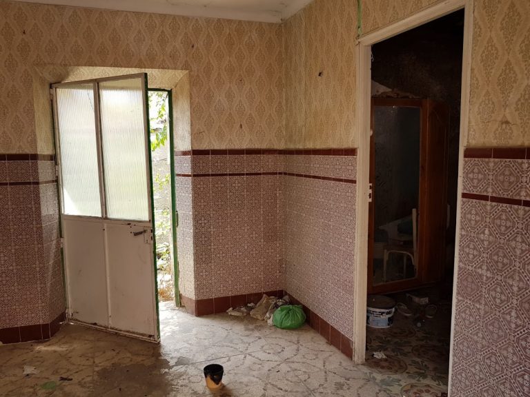 Puertollano: Vecinos de la calle Lepanto piden solución a los problemas de salubridad y seguridad de la casa abandonada