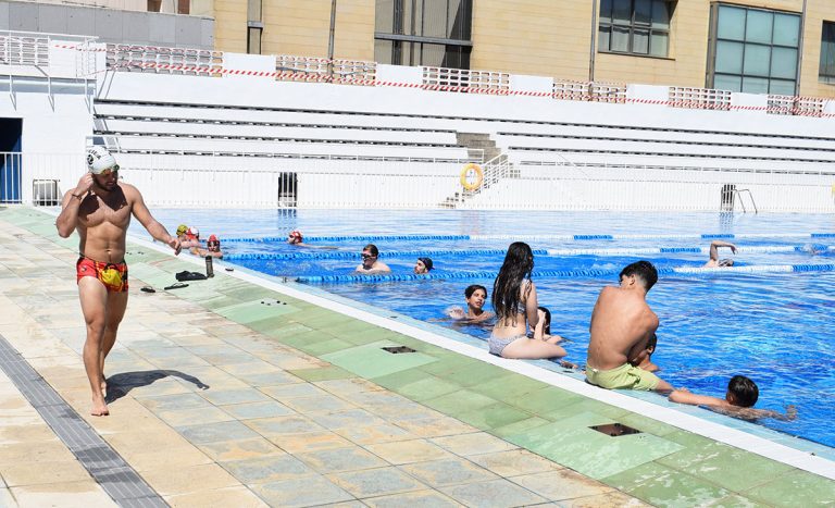 Puertollano: La piscina “María Luisa Cabañero” recibe a los primeros bañistas