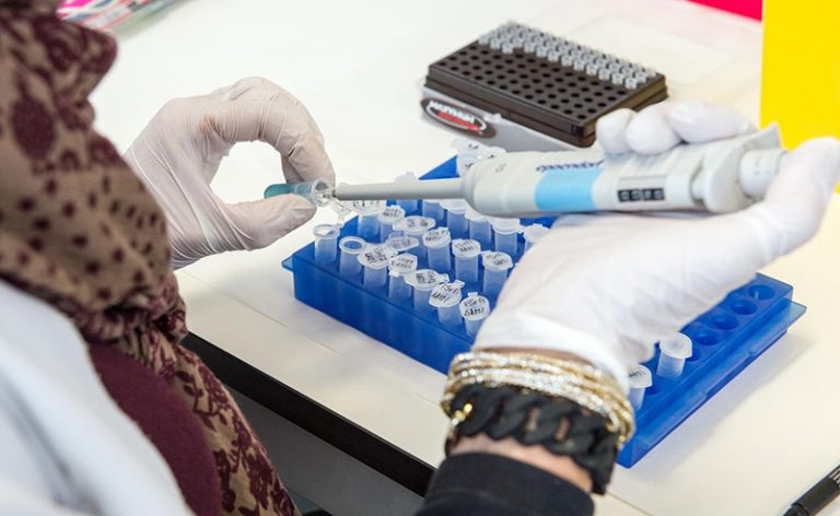 Las personas que trabajen en actividades esenciales no tendrán que hacer cuarentena si tienen una PCR negativa