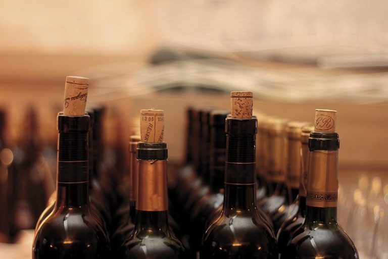 La Audiencia Nacional investiga si las bodegas de Valdepeñas vendieron vino sin cumplir con el envejecimiento etiquetado