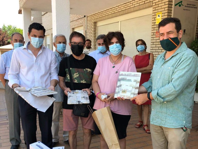 Vox entrega mascarillas a la asociaciones Capacidades y Fuensanta