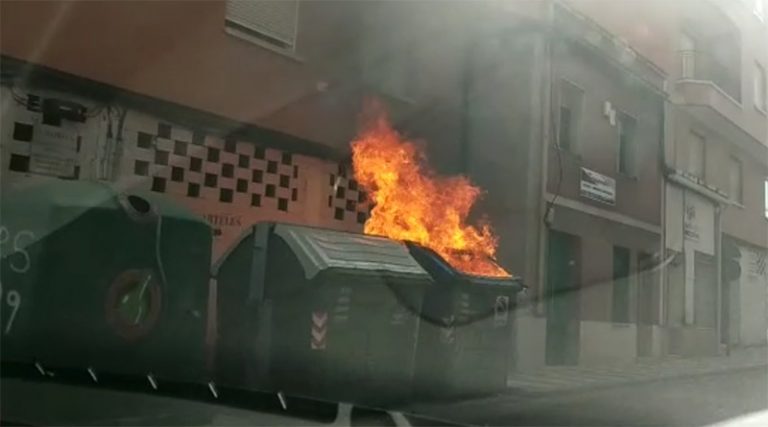Puertollano: La Policía Local llama a la colaboración ciudadana tras otra quema intencionada de dos contenedores