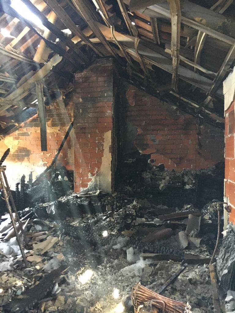 El fuego destruye una vivienda en Campo de Criptana