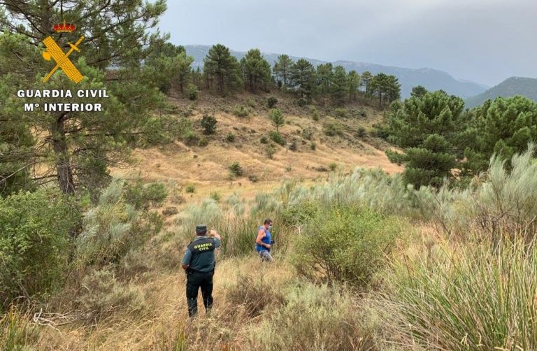 La Guardia Civil  rescata a cinco personas de una cueva en Abenójar