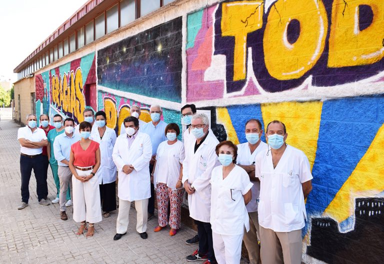 Un espectacular mural recuerda el heroico drama de los sanitarios de Puertollano