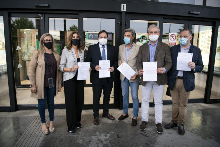 Núñez incide en que una bajada de impuestos en Castilla-La Mancha es fundamental y avanza que el PP-CLM llevará esta medida a las Cortes