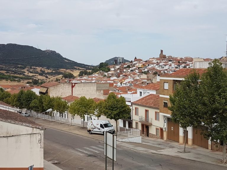 Una mujer resulta herida en Almadén tras ser golpeada por una chapa desprendida por el viento