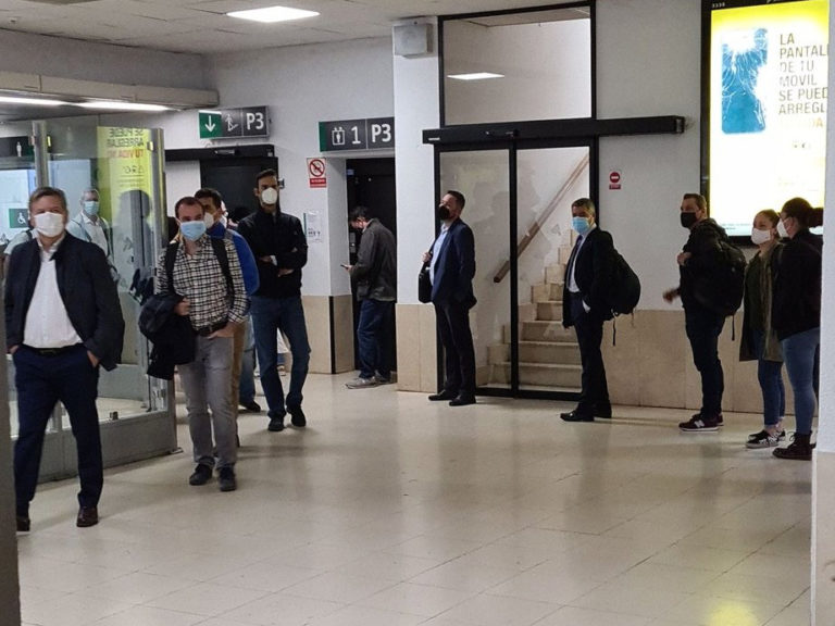 El Gobierno amplía la caducidad de los abonos de trenes Avant