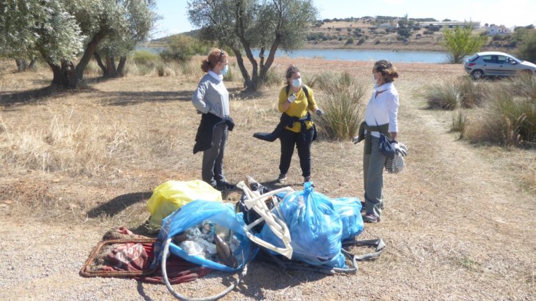 Nueva recogida de basura en el entorno del Vicario para celebrar el Día Mundial de las Aves