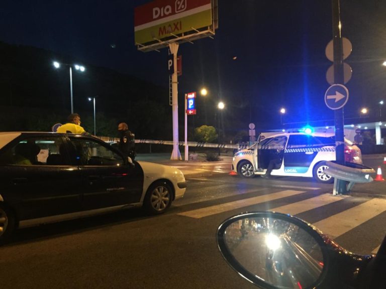 Puertollano: El peligro de caída inminente del techo de una nave obliga a cortar la circulación en el polígono escaparate