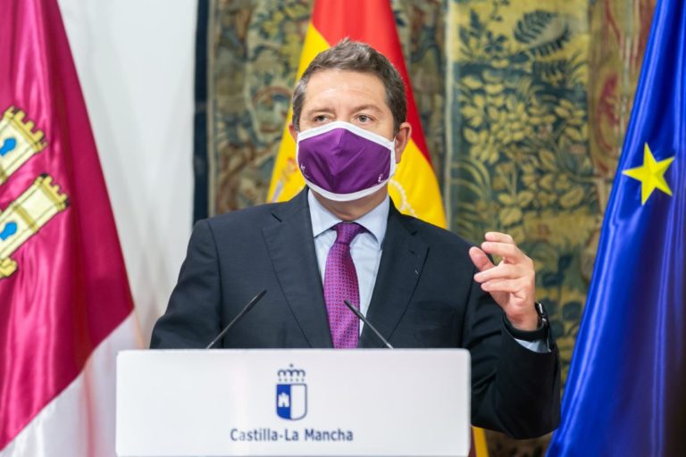 Emiliano García-Page inaugura en Ciudad Real el foro ‘Hacia una recuperación económica en España y en Europa” y una muestra fotográfica de ‘El País’ en Puertollano