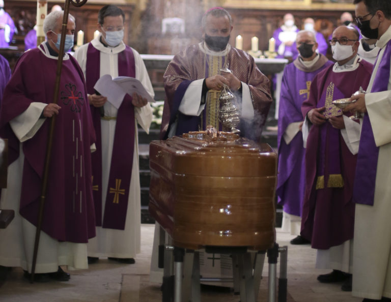 Ciudad Real despide a su obispo emérito, una figura «activa y orante» comprometida con la justicia social