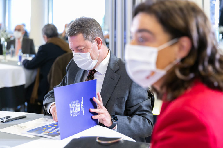 Page acelerará la colaboración público-privada como receta contra la crisis y como arma para captar más fondos europeos