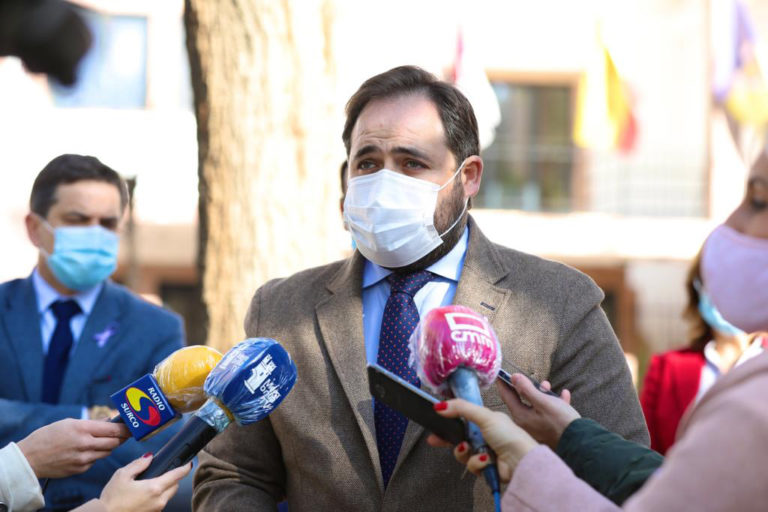 El PP ganaría las generales en C-LM al obtener 9 escaños, por 8 del PSOE y 4 de Vox, según una encuesta de GAD3