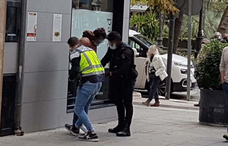 Puertollano: Detenciones de la Policía Judicial en pleno Paseo de San Gregorio