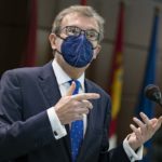 miguel_angel_collado_oficializa_candidatura_rector_exhibiendo_balance