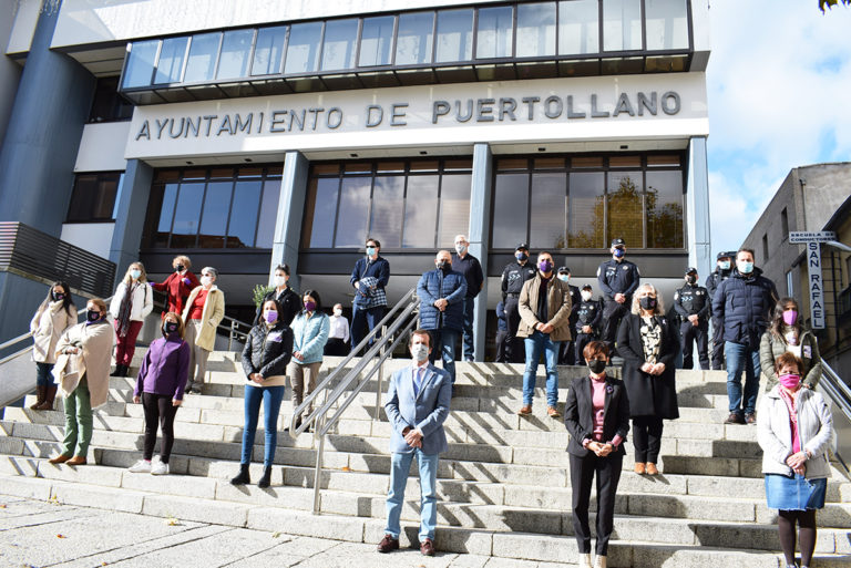 El silencio de Puertollano en recuerdo de cada una de las víctimas de violencia de género