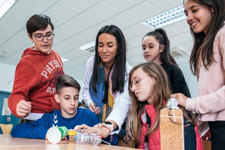 Puertollano: Más de 1.300 alumnos participan online en la VI edición de la Semana de la Ciencia y la Energía de Repsol y su Fundación