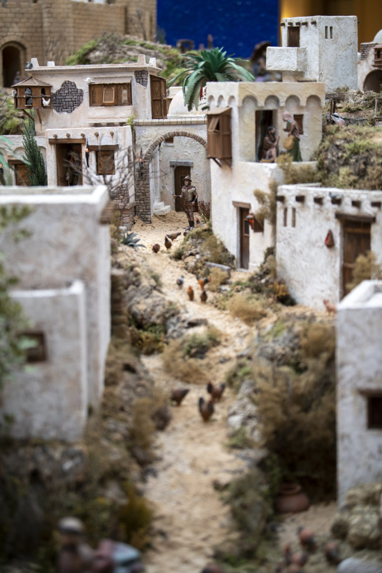 Belenistas de Castilla-La Mancha recomiendan paciencia e ilusión para montar el belén, en el que este año se ha colado la pandemia