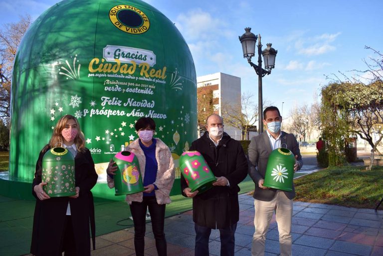 Instalan en Ciudad Real el contenedor de vidrio más grande del mundo