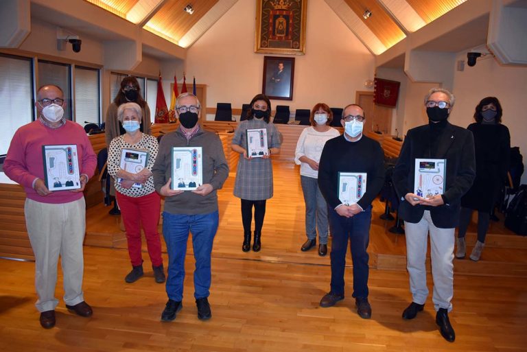 El Ayuntamiento de Ciudad Real recoge las vivencias de cinco vecinos en el libro de memorias “Vidas en papel”