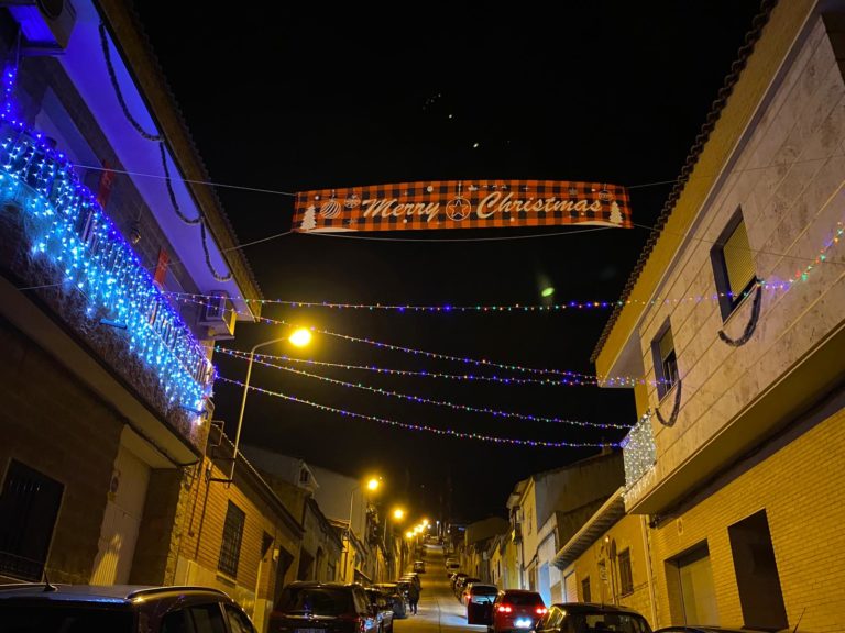 Puertollano: La ejemplar implicación navideña de los vecinos de San Agustín por la barriada de Las Mercedes