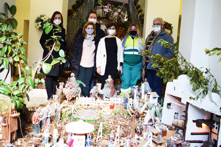 Aumi, Rosa y Margarita montan otro magnífico Belén para el pueblo de Puertollano