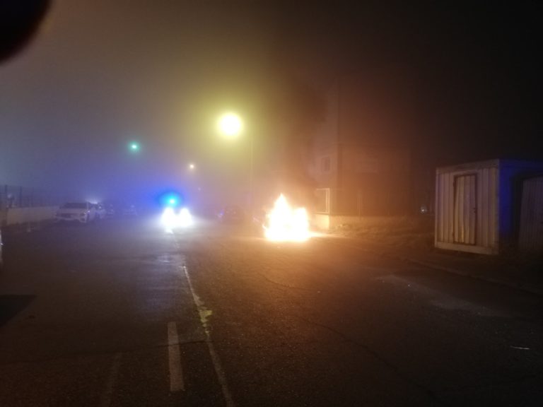 Puertollano: Coche en llamas por un fallo en el motor