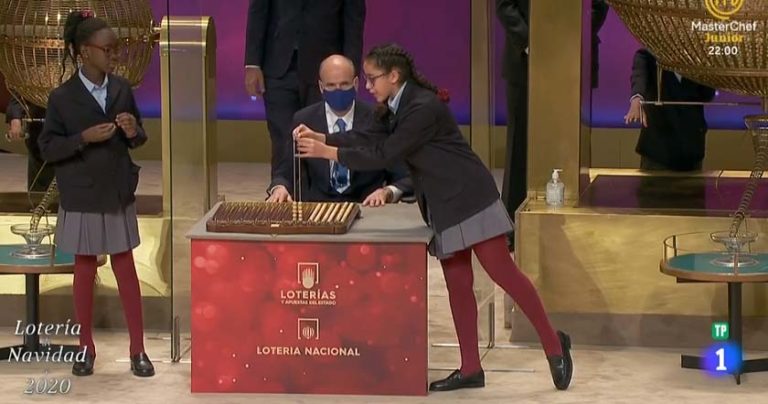 Diez décimos del 43.831 dejan «un pellizco» de 60.000 euros en Villanueva de los Infantes