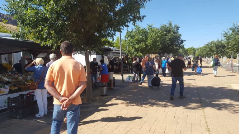 El mercadillo de Puertollano recupera la venta de todas las mercancías, pero sigue al 50% de ocupación
