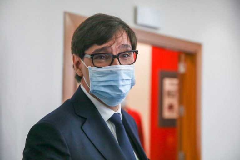 Illa dice que no hay «una evidencia científica» de que la cepa británica tenga «más transmisibilidad»