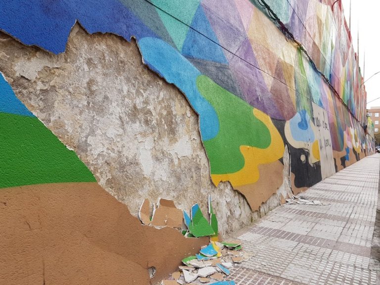 Puertollano: La humedad, el viejo quebradero de cabeza que amenaza al mural de Okuda
