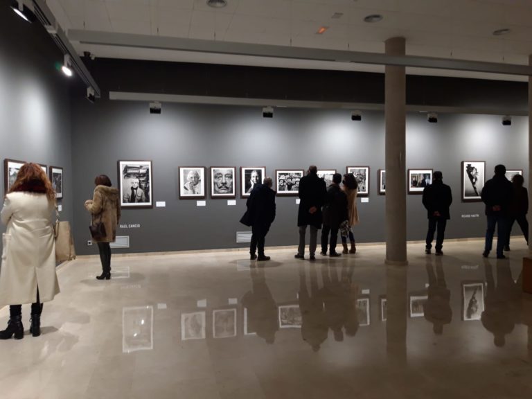 Ruiz Toribio guió a los ateneístas por el museo Cristina García Rodero