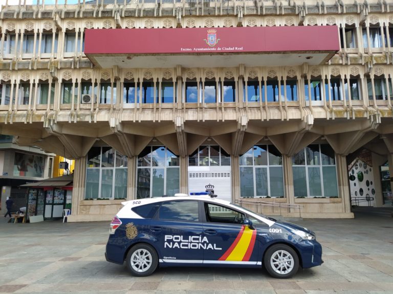 Ciudad Real: La Policía Nacional detiene a un varón que accedió a un garaje para robar en los vehículos