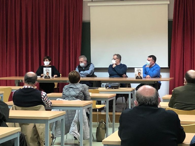 Puertollano: Isabel Rodríguez subraya el papel esencial de las editoriales locales en la presentación de “El rayo indomable”