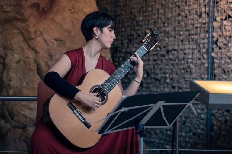 La guitarrista puertollanense Silvia Nogales actúa este domingo en la prestigiosa Fundación Juan March