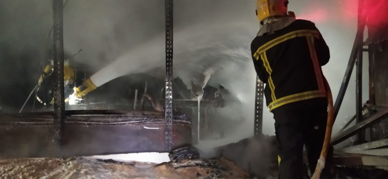 Extinguido un incendio en un almacén de Miguelturra que contenía material peligroso