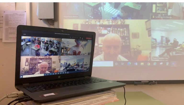 Puertollano: Los niños de la barriada Fraternidad conocen al mítico atleta Francisco Sánchez Menor