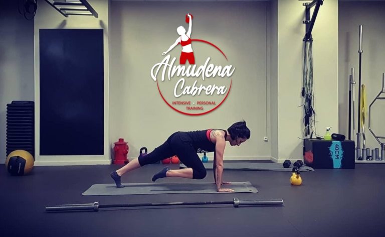 Almudena Cabrera, la entrenadora personal que te ayudará a conseguir el propósito más importante de este nuevo año, tu salud