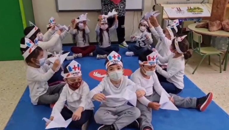 Puertollano: El CEIP Ángel Andrade celebra el Día de la Paz homenajeando a los niños, héroes de la epidemia