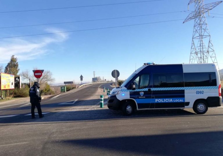 Precinto policial al perímetro de Puertollano