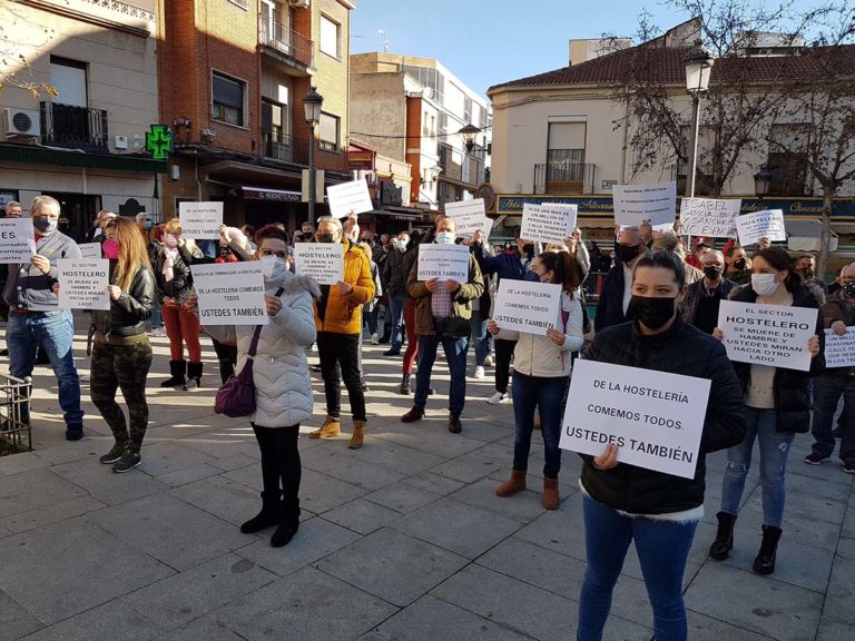 Los hosteleros de Puertollano sacarán sus vehículos a la calle este viernes para pedir «medidas eficaces»