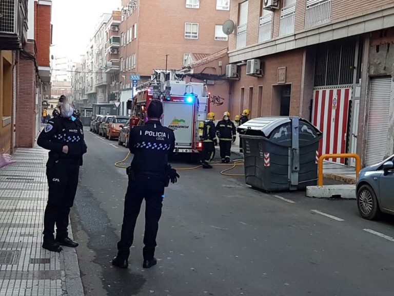 Puertollano: Importante dispositivo por el incendio de la capilla de San Antonio de la calle Numancia