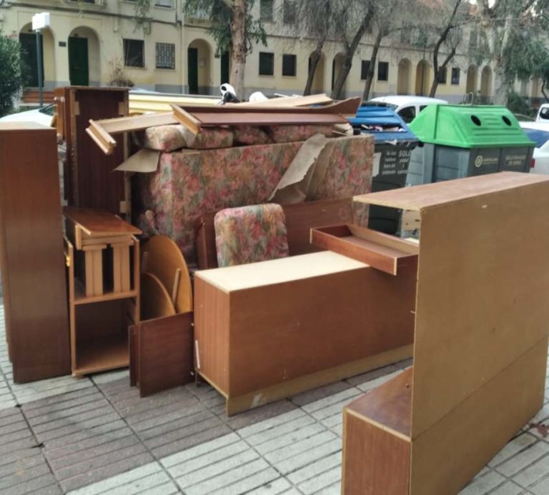 Incívica mudanza en Puertollano